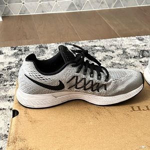 Nike Zoom Pegasus Size 6.5Y Good Condition